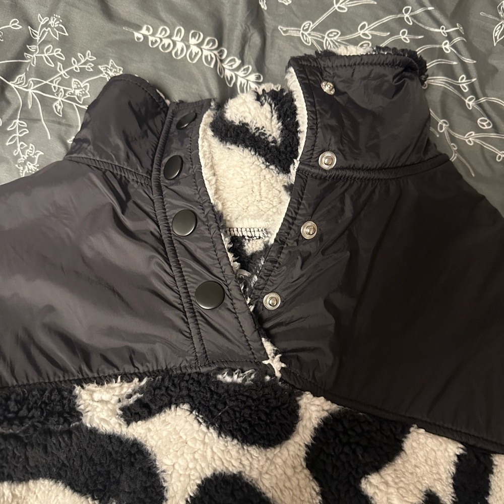 Large Grayson/Threads - Picture 2 of 4